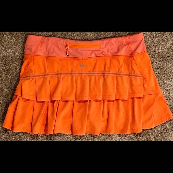 lululemon athletica Dresses & Skirts - Lululemon Pace Setters tennis skirt. Size 6, 29 inch waist, 12 inch length.